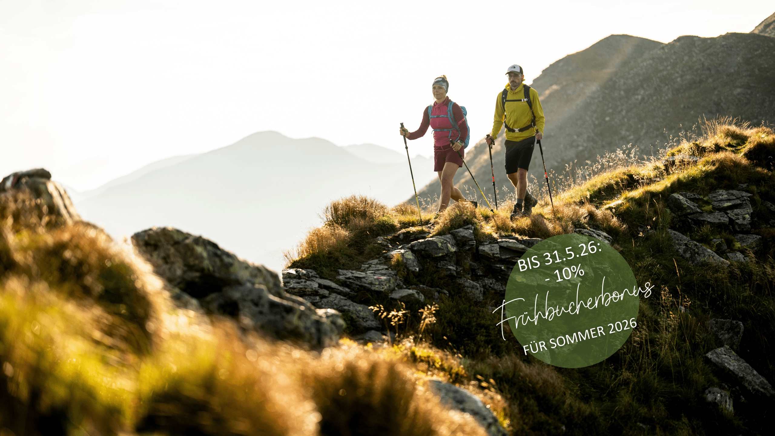 Wanderer in den Bergen mit Angeboten für Sommer 2028