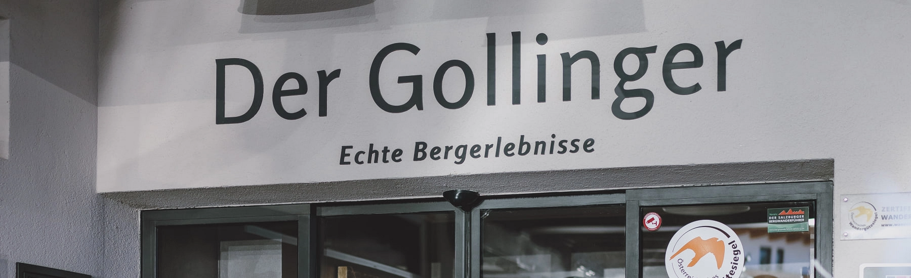 Schild von 'Der Gollinger' mit dem Slogan 'Echte Bergerlebnisse'