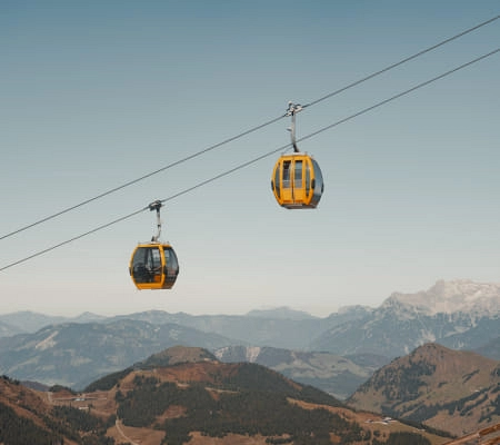 Zweimalige Gondelbahnen über die Berge in Saalbach-Hinterglemm